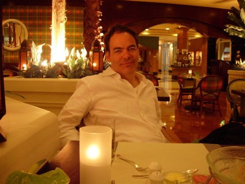 Ex-HSX Max Keiser indulges himself in the Ritz at Doha, Qatar.